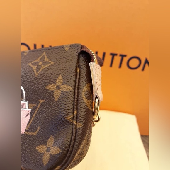 Limited Edition "I Rue Scribe Paris" Mini Pochette Accessories - Picture 4 of 16